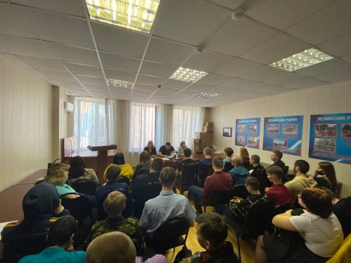 В рамках оперативно-профилактической операции «Дети России» сотрудники полиции провели встречу с школьниками в Администрации Ленинского района