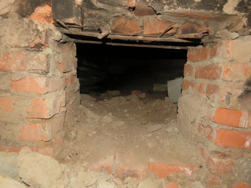 В Бузулуке вор-рецидивист проник в цех по изготовлению плитки и похитил продукты питания и инструменты