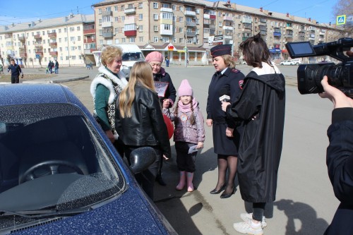 Массовая акция «Мама, папа! Не забудь меня в кресле пристегнуть!» в Орске. Массовая акция «Мама, папа! Не забудь меня в кресле пристегнуть!» в Орске.