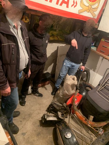 В Новотроицке полицейские оперативно задержали подозреваемого в краже автомобиля из гаража