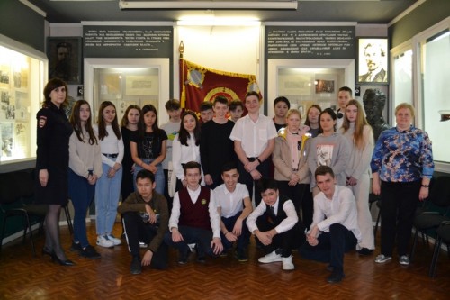 В Оренбурге для учащихся Нежинского лицея организована экскурсия в музей КЦ УМВД России по Оренбургской области В Оренбурге для учащихся Нежинского лицея организована экскурсия в музей КЦ УМВД России по Оренбургской области