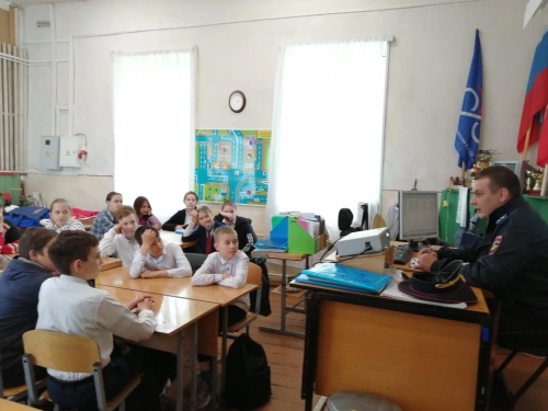 Сотрудники ГИБДД и члены общественного Совета поздравляют всех детей Новосергиевского района с Днём защиты детей!