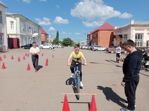 Госавтоинспекция Сорочинского городского округа организовали проведение конкурса «Фигурное вождение велосипеда»,