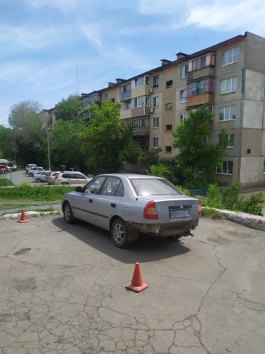 В Новотроицке сотрудники ГИБДД разыскивают водителя, совершившего ДТП и скрывшегося с места аварии