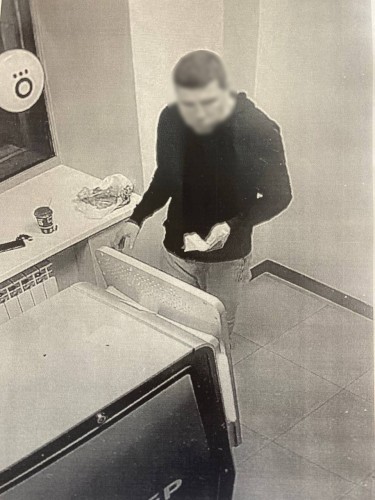 В Оренбурге полицейские задержали мужчину, похитившего 36 000 рублей с карты знакомого