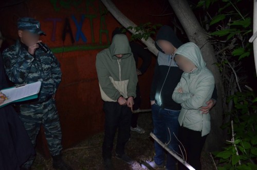 В Оренбургской области полицейскими изъято более 200 свертков героина, подготовленных к сбыту иностранцами