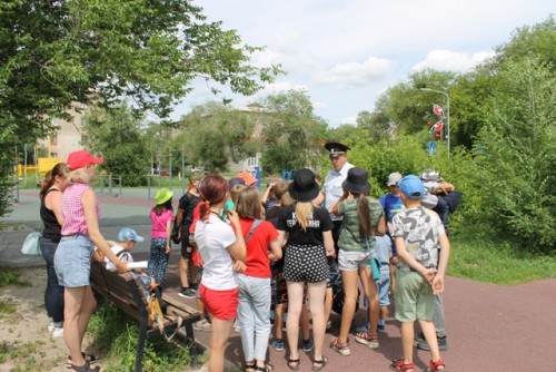В Новотроицке сотрудники ГИБДД провели беседы с юными велосипедистами и их родителями