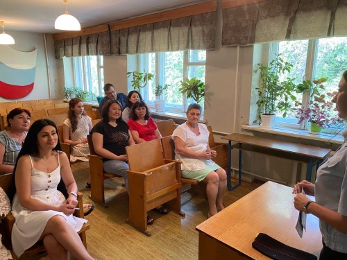 В рамках мероприятия «Автокресло-детям» сотрудники Госавтоинспекции Гайского городского округа провели встречу с работниками военного комиссариата Гайского городского округа и Новоорского района