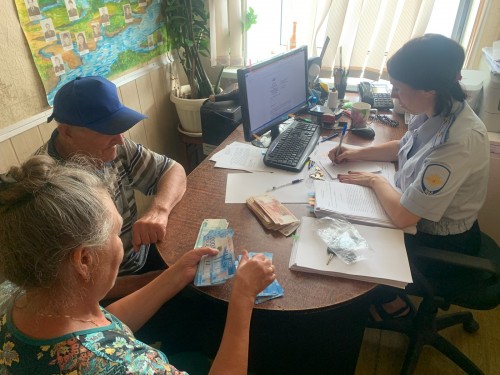 В Оренбургской области полицейские вернули 86-летнему пенсионеру похищенные 895 тысяч рублей