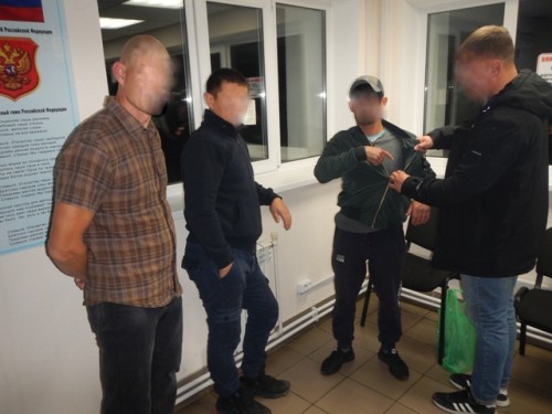 В Новотроицке сотрудники полиции задержали иностранного гражданина с героином