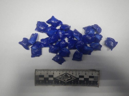 Сотрудниками ГИБДД совместно с сотрудниками по контролю за оборотом наркотиков при досмотре автомобиля обнаружена и изъята крупная партия наркотиков Сотрудниками ГИБДД совместно с сотрудниками по контролю за оборотом наркотиков при досмотре автомобиля обнаружена и изъята крупная партия наркотиков