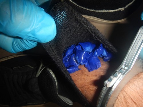 Сотрудниками ГИБДД совместно с сотрудниками по контролю за оборотом наркотиков при досмотре автомобиля обнаружена и изъята крупная партия наркотиков Сотрудниками ГИБДД совместно с сотрудниками по контролю за оборотом наркотиков при досмотре автомобиля обнаружена и изъята крупная партия наркотиков