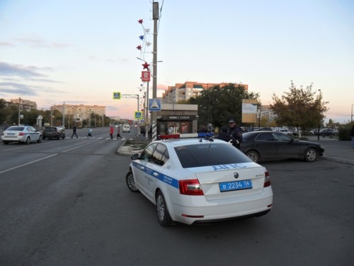 В Новотроицке полицейские патрульно-постовой службы по горячим следам задержали подозреваемого в угоне автомобиля В Новотроицке полицейские патрульно-постовой службы по горячим следам задержали подозреваемого в угоне автомобиля