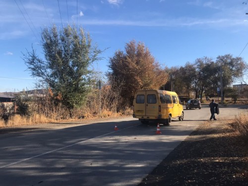 В Новотроицке сотрудники ГИБДД устанавливают обстоятельства ДТП, в котором пострадал 59-летний пешеход В Новотроицке сотрудники ГИБДД устанавливают обстоятельства ДТП, в котором пострадал 59-летний пешеход