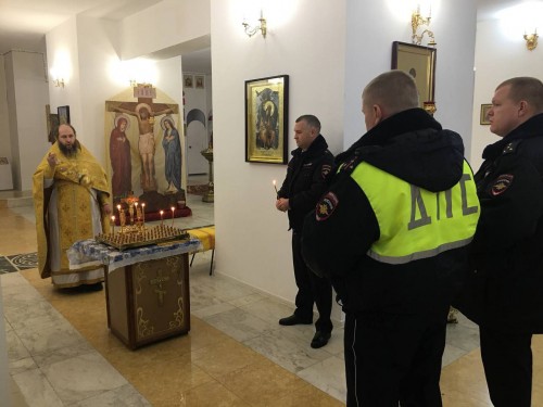 В День памяти жертв ДТП сотрудники ГИБДД Бугуруслана посетили богослужение в храме Святой Троицы Бугуруслана.