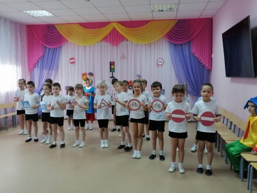 Сотрудники ГИБДД провели занятие по ПДД в «Детском саду №39» города Новотроицка   