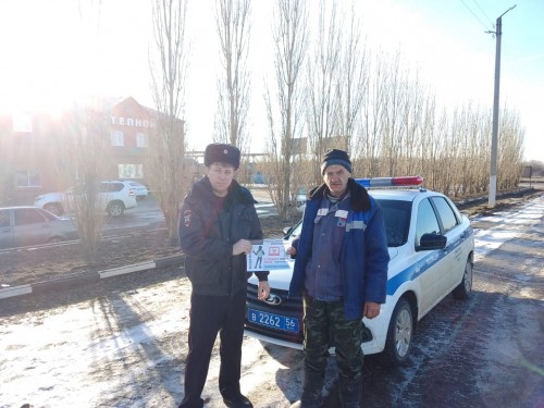 Сотрудники отделения ГИБДД совместно с общественниками рассказали автолюбителям Первомайского района как не попасться на удочку дистанционных мошенников