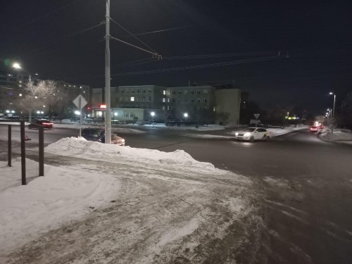 Оренбургские сотрудники полиции устанавливают обстоятельства ДТП на улице Туркестанской