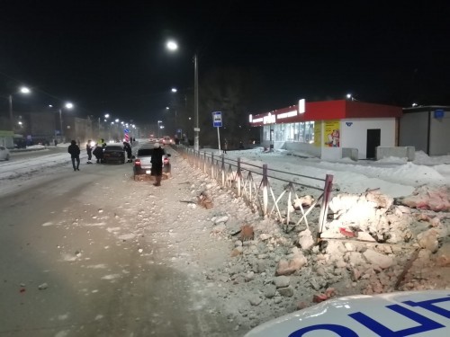 В Новотроицке сотрудники полиции устанавливают обстоятельства ДТП, в результате которого пострадал пассажир