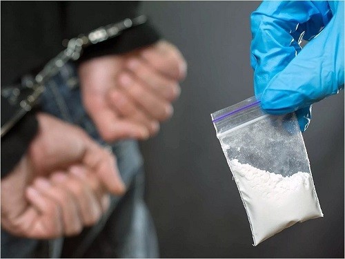 В Оренбурге полицейские пресекли сбыт крупной партии синтетического наркотика