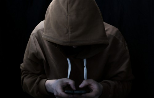 Сотрудники полиции Новоорского района задержали курьера мошенников