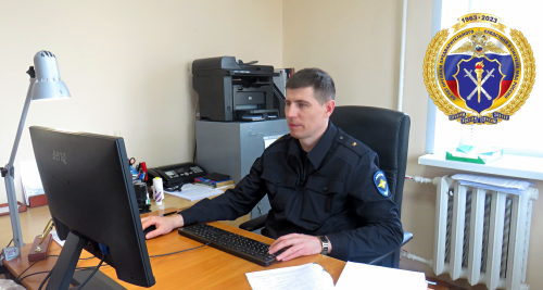 Сотрудники полиции Новоорского района задержали курьера мошенников Сотрудники полиции Новоорского района задержали курьера мошенников