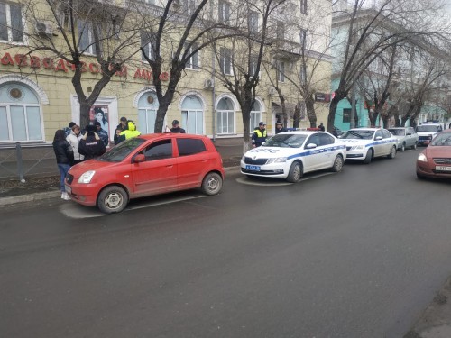 В Орске сотрудники полиции задержали местную жительницу с наркотическим веществом