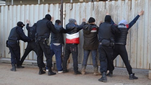 Оренбургскими полицейскими при поддержке бойцов ОМОНа на строительных объектах Оренбурга задержаны нарушители миграционного законодательства Оренбургскими полицейскими при поддержке бойцов ОМОНа на строительных объектах Оренбурга задержаны нарушители миграционного законодательства