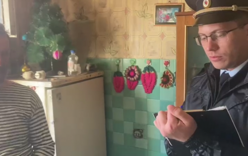 Ясненские полицейские задержали мужчину, собравшего коноплю возле больницы