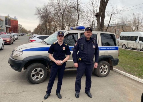 В Оренбурге мужчина сорвал золотую цепочку с шеи девушки прямо на улице