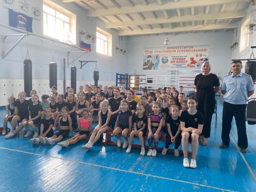 В Новотроицкой спортивной школе «Юность» полицейские провели с воспитанниками беседы о безопасности