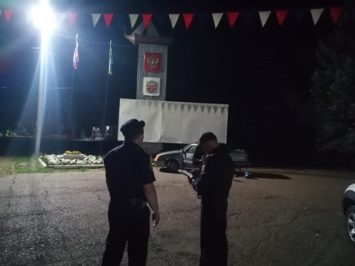 Переволоцкие полицейские по горячим следам задержали мужчину, угнавшего автомобиль Переволоцкие полицейские по горячим следам задержали мужчину, угнавшего автомобиль