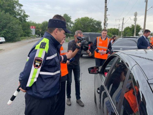 В Оренбурге сотрудники Госавтоинспекции и представители РЖД провели совместную акцию