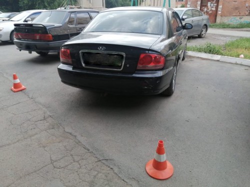 Сотрудники Госавтоинспекции Новотроицка устанавливают водителя, совершившего ДТП и скрывшегося с места аварии Сотрудники Госавтоинспекции Новотроицка устанавливают водителя, совершившего ДТП и скрывшегося с места аварии