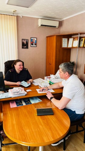 В Оренбурге член Общественного совета при региональном УМВД проверил качество оказания госуслуг полицейскими В Оренбурге член Общественного совета при региональном УМВД проверил качество оказания госуслуг полицейскими