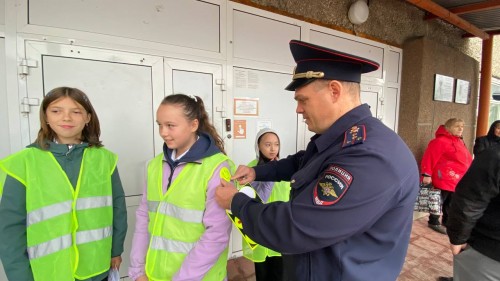 В Оренбургской области сотрудники Госавтоинспекции провели акцию «Засветись, ученик!»