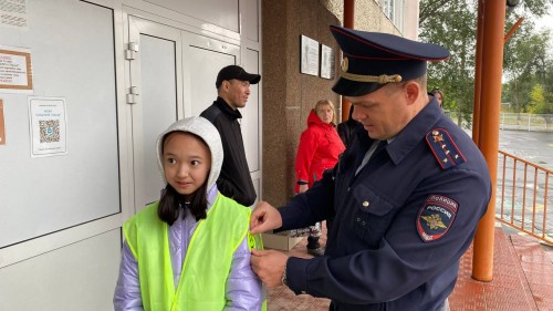 В Оренбургской области сотрудники Госавтоинспекции провели акцию «Засветись, ученик!»