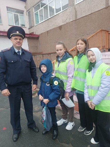 В Оренбургской области сотрудники Госавтоинспекции провели акцию «Засветись, ученик!»