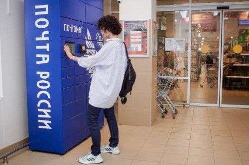 Оренбуржцы в 3 раза чаще стали получать посылки в почтоматах Почты