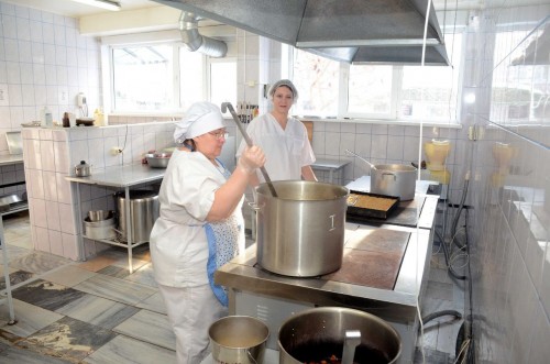 В детских садах Оренбурга продолжаются проверки качества питания.