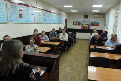В Орске сотрудники Госавтоинспекции провели семинар на тему: «Безопасность начинающему водителю!»