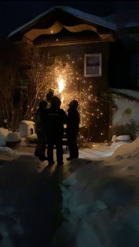 В Оренбурге полицейские помогли людям спастись во время пожара