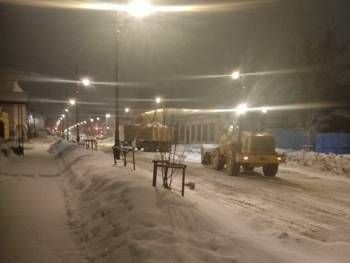 В Оренбурге продолжаются снегоуборочные работы