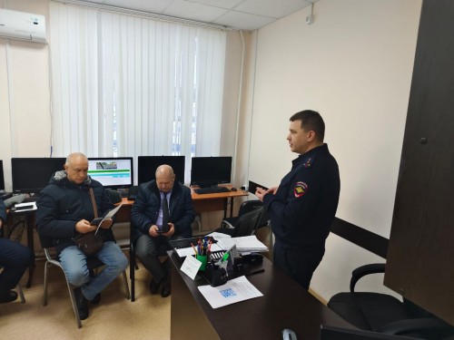  В Бугуруслане полицейские встретились с представителями автошкол и обсудили вопросы безопасности