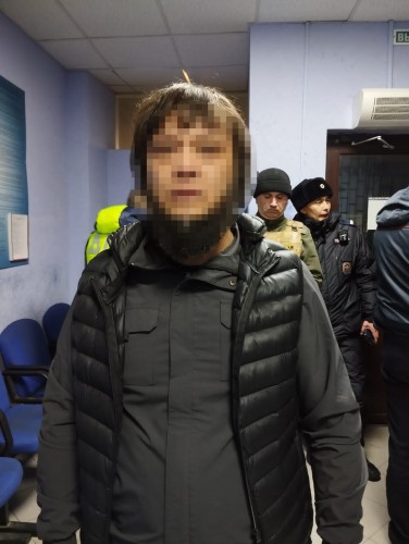 Полицейские Новотроицка задержали подозреваемых, ограбивших местного жителя
