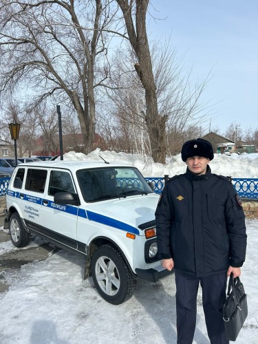Участковый уполномоченный полиции Домбаровского района устанавливает обстоятельства получения травм пенсионером