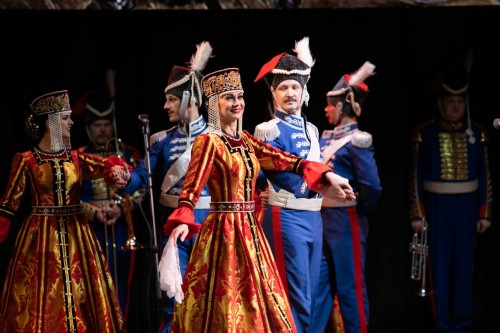 В Оренбуржье прошел Всероссийский фестиваль профессионального искусства «Оренбургский пуховый платок»