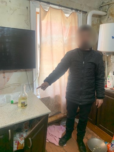 В Оренбурге полицейские задержали домушника, взломавшего дверь и укравшего золотые украшения у местной жительницы