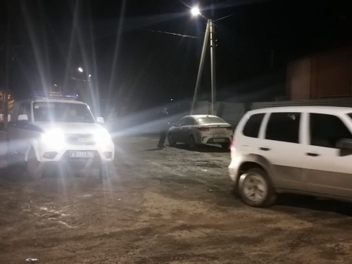  Оренбургские полицейские помогают гражданам и обеспечивают эвакуацию в старом городе Орска