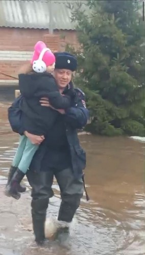 Полицейские Бугуруслана принимают участие в эвакуации населения